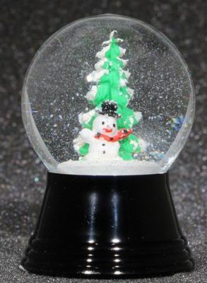 45 P Schneemann mit Baum