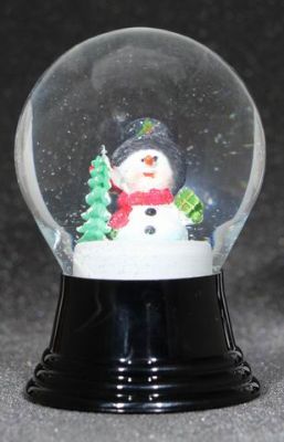 80 P Schneemann mit Baum