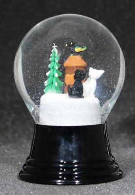 80 P Katzen beim Vogelhaus